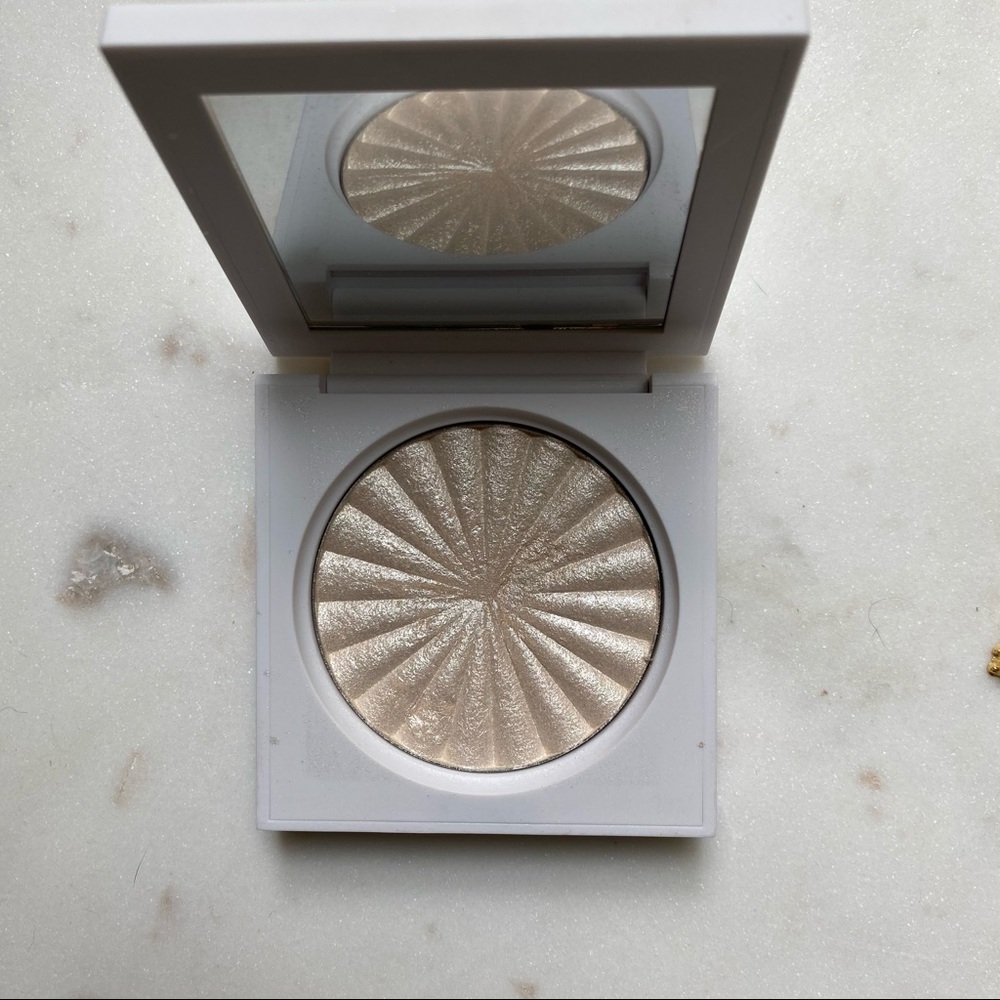 Ofra x Nikkitutorials Glazed Donut Highlighter